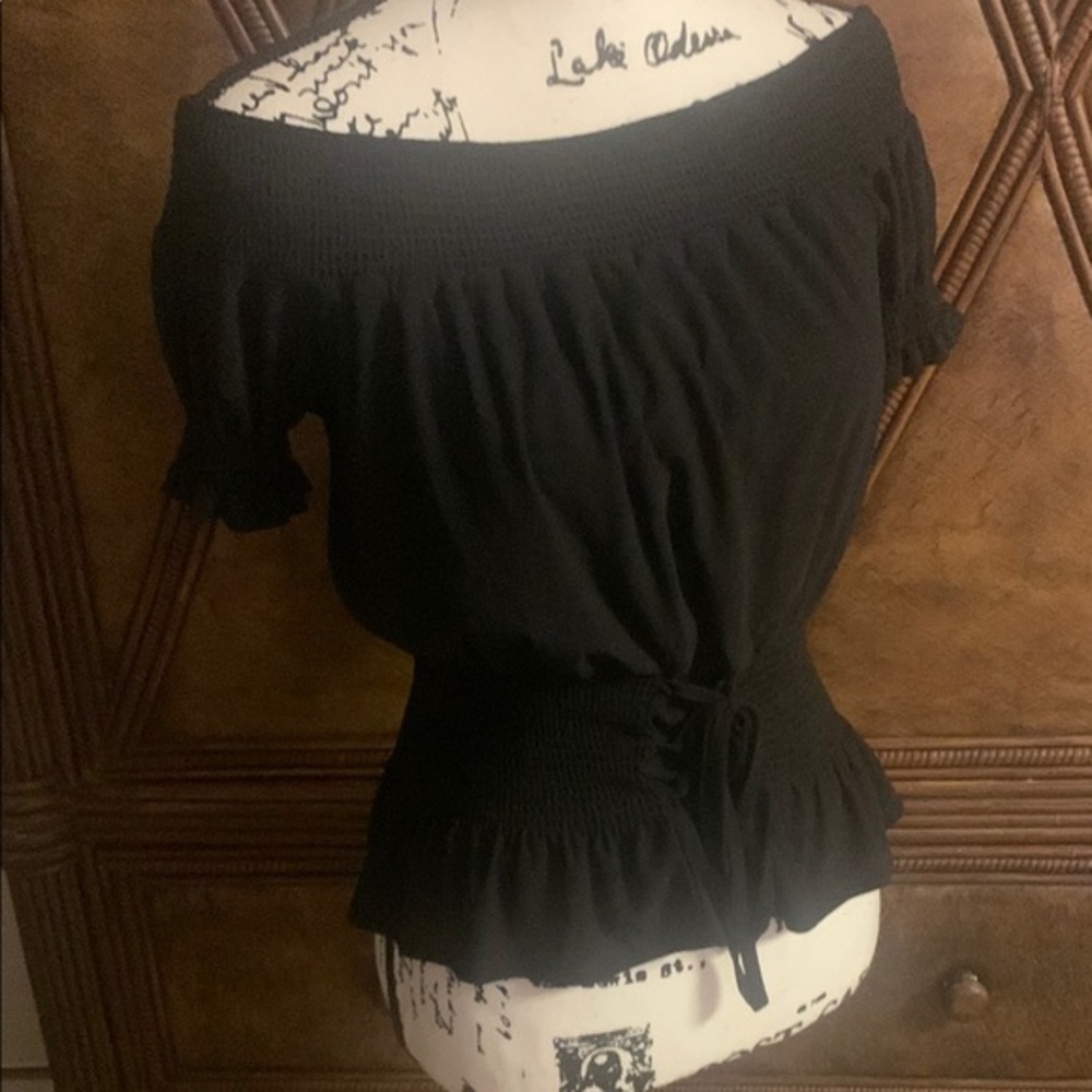 Sweet Wanderer Black Ruffled Short Sleeve Blouse